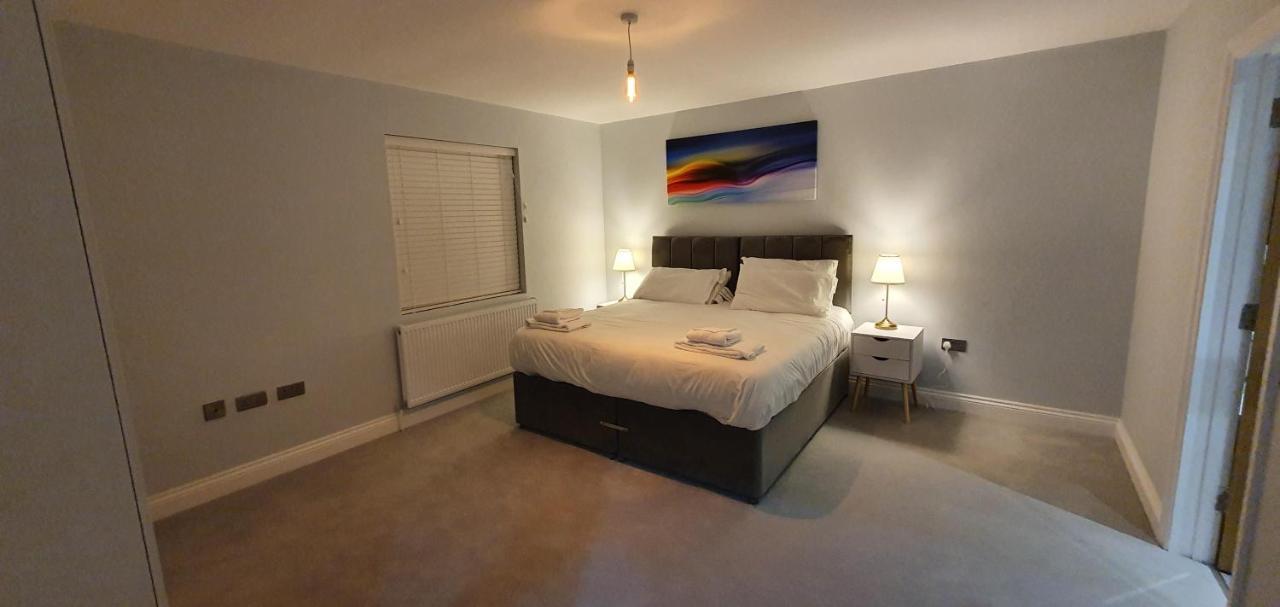Garland Modern Spacious Apartment, Brentwood 1 المظهر الخارجي الصورة