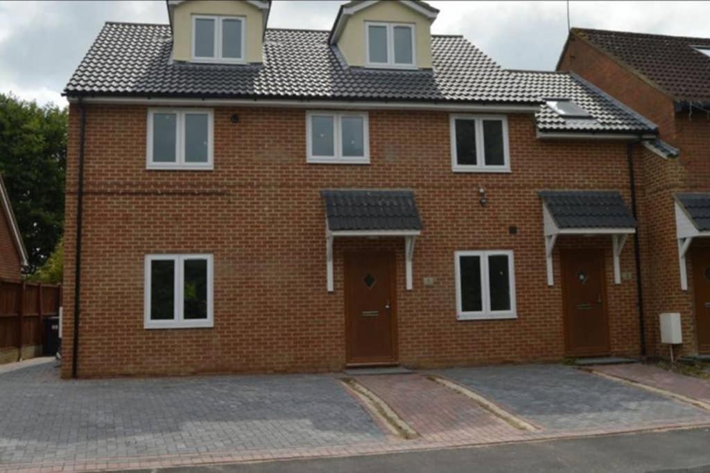 Garland Modern Spacious Apartment, Brentwood 1 المظهر الخارجي الصورة