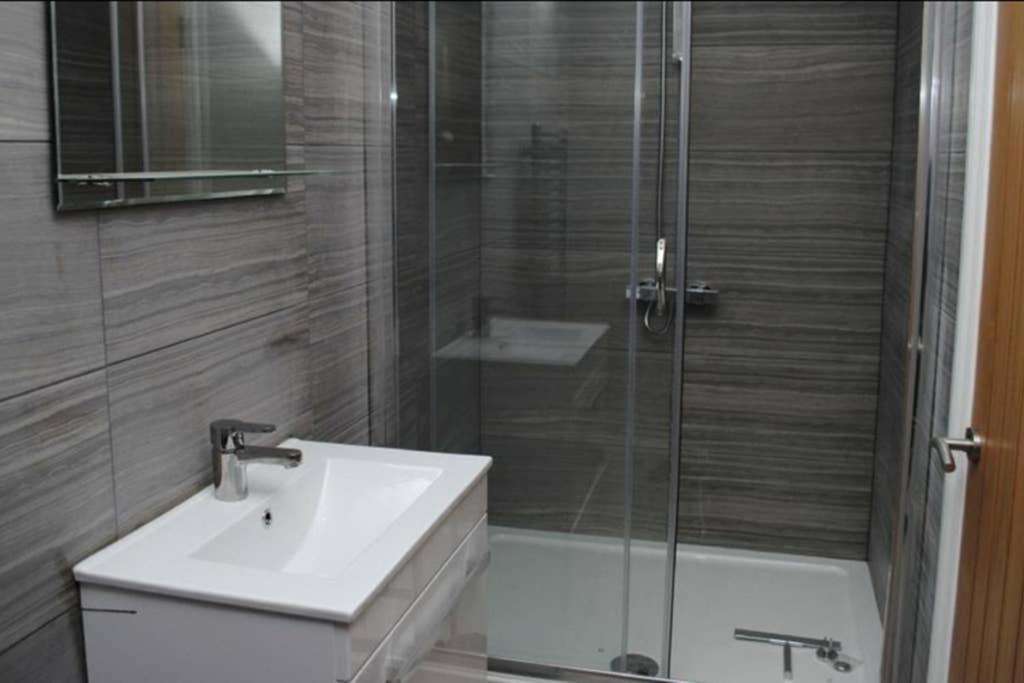 Garland Modern Spacious Apartment, Brentwood 1 المظهر الخارجي الصورة