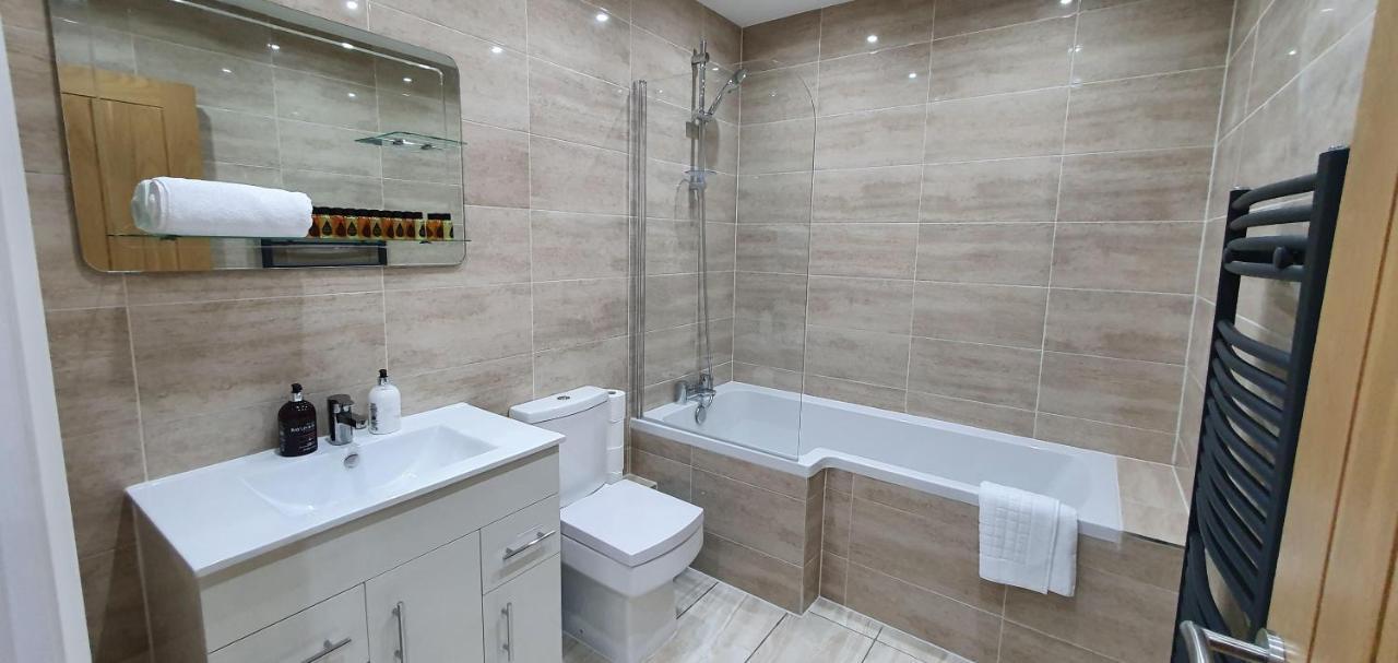 Garland Modern Spacious Apartment, Brentwood 1 المظهر الخارجي الصورة