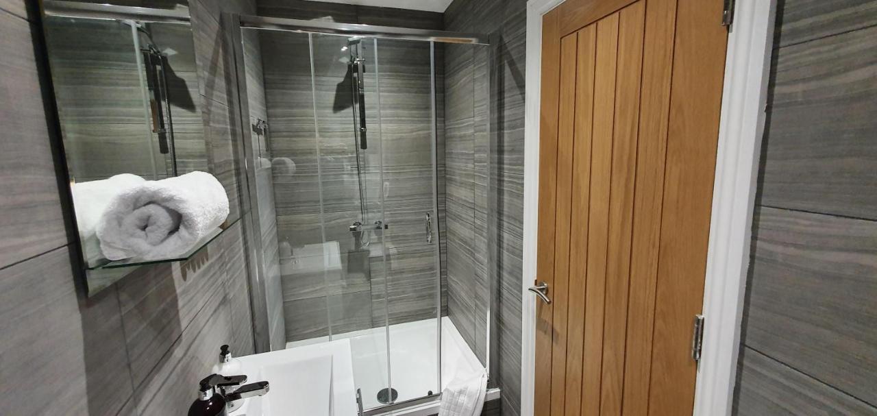 Garland Modern Spacious Apartment, Brentwood 1 المظهر الخارجي الصورة