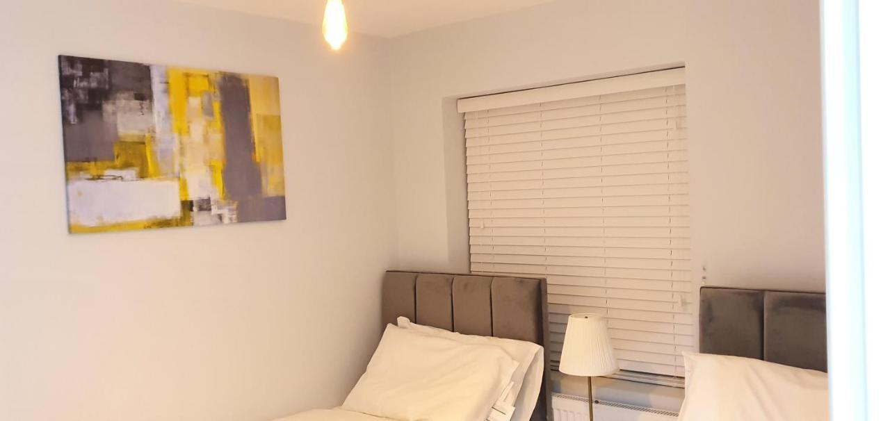 Garland Modern Spacious Apartment, Brentwood 1 المظهر الخارجي الصورة