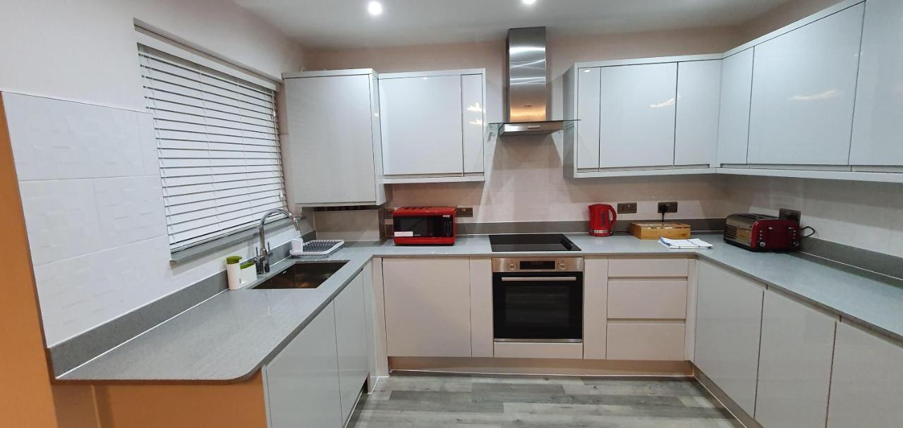 Garland Modern Spacious Apartment, Brentwood 1 المظهر الخارجي الصورة