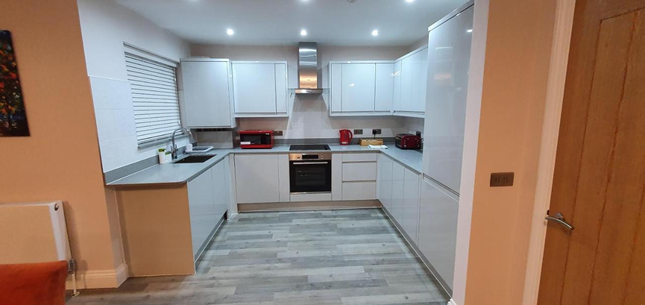 Garland Modern Spacious Apartment, Brentwood 1 المظهر الخارجي الصورة
