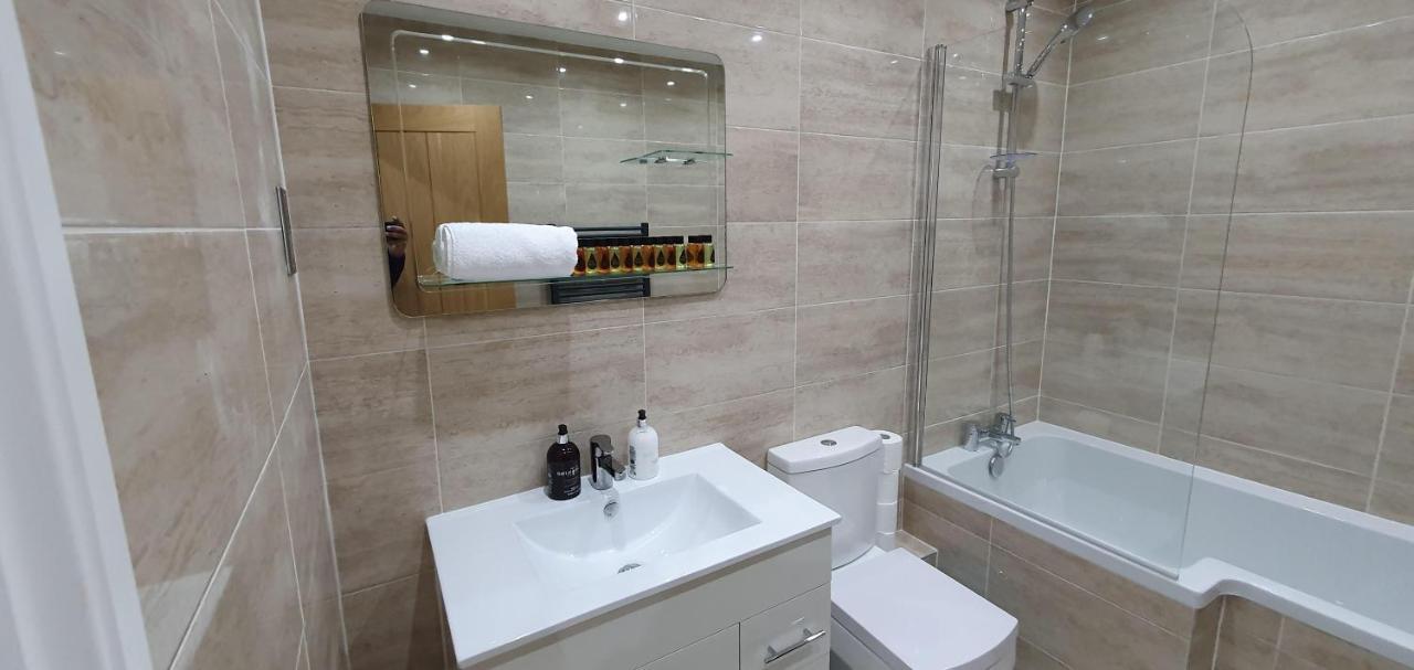 Garland Modern Spacious Apartment, Brentwood 1 المظهر الخارجي الصورة