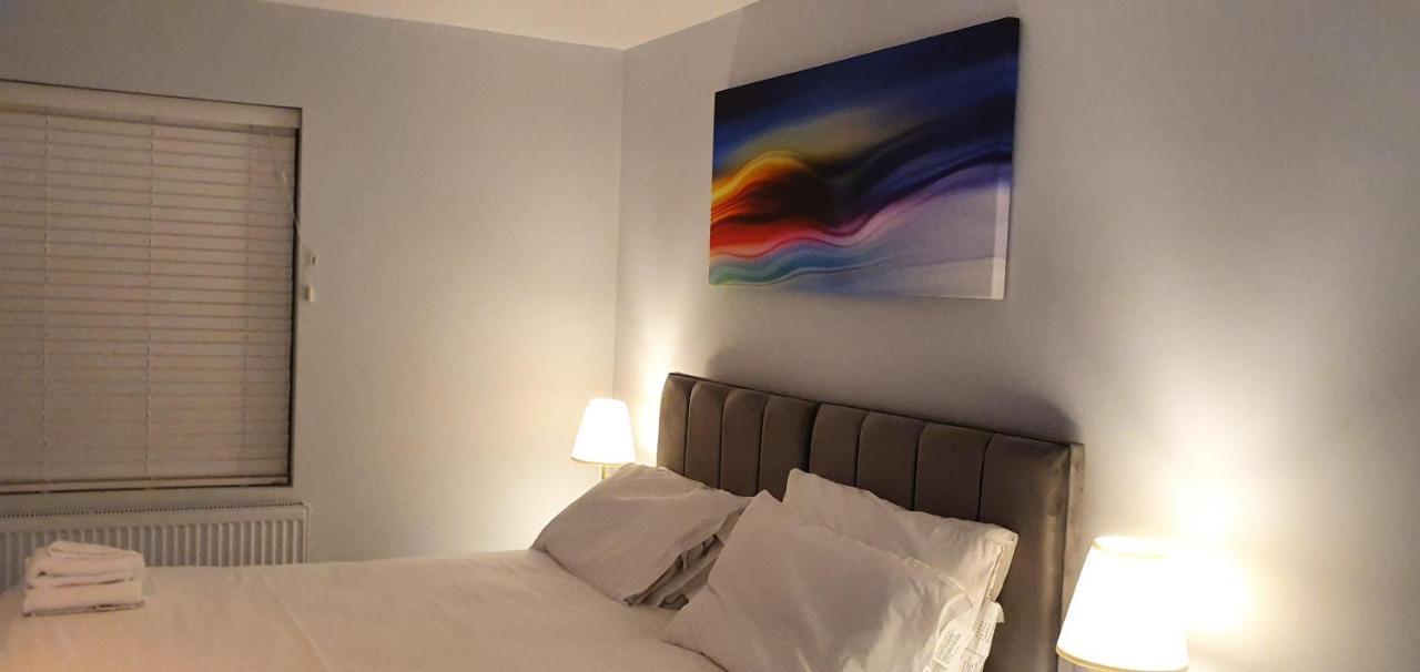 Garland Modern Spacious Apartment, Brentwood 1 المظهر الخارجي الصورة