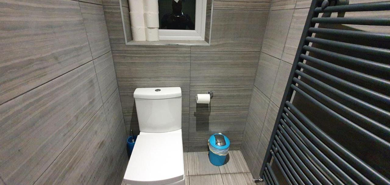 Garland Modern Spacious Apartment, Brentwood 1 المظهر الخارجي الصورة