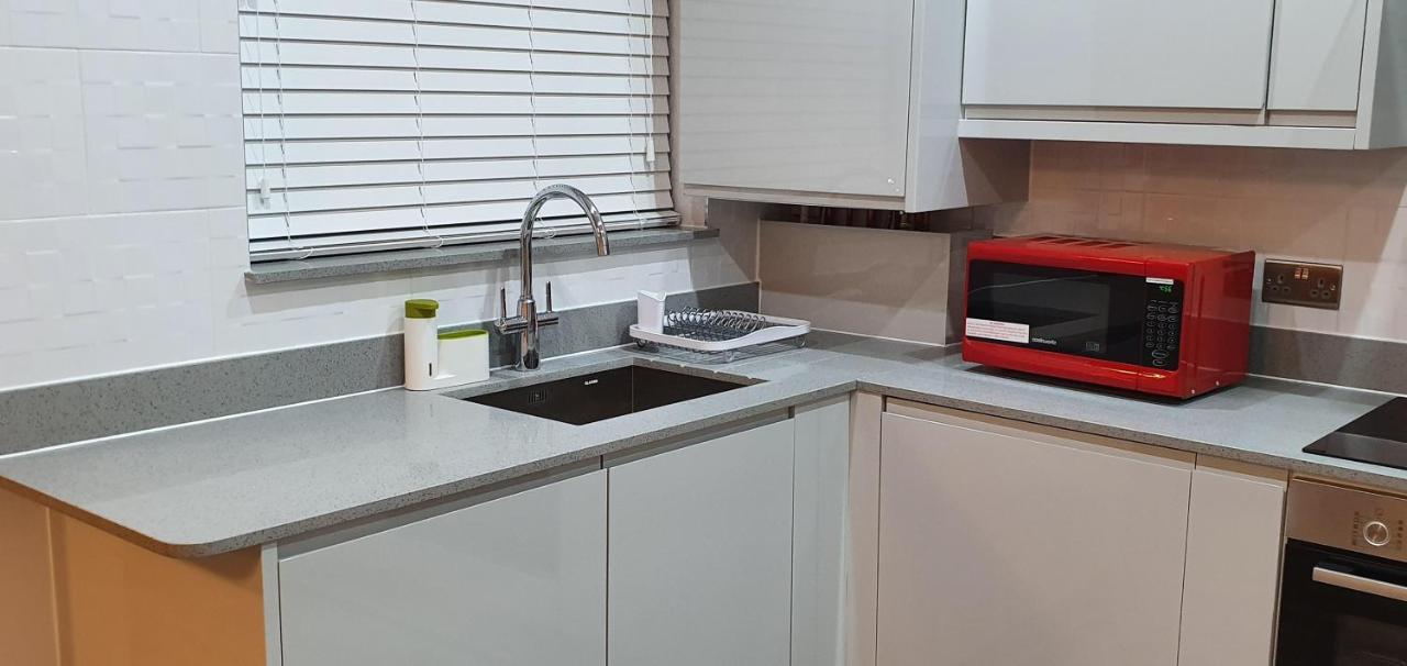 Garland Modern Spacious Apartment, Brentwood 1 المظهر الخارجي الصورة